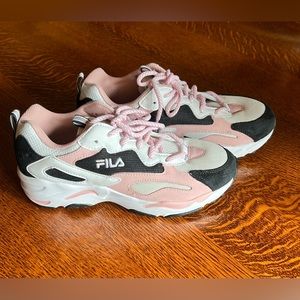 FILA Women’s Ray Tracer ‘White Peachskin” sneakers size 7.5